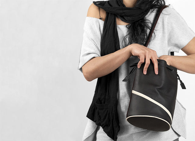 WOMEN'S BLOOP LEATHER BUCKET BAG